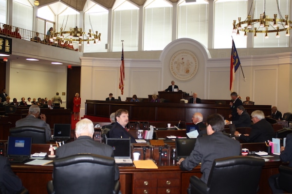 Casa de Representantes de Carolina del Norte aprueba proyecto de ley antiinmigrante HB-370
