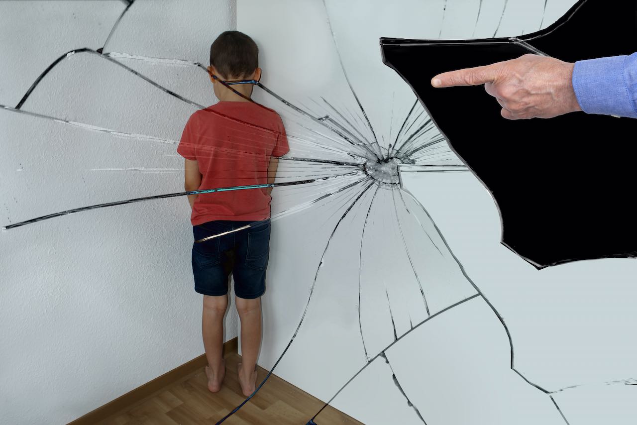 Los riesgos del castigo físico en los niños latinos - La Noticia